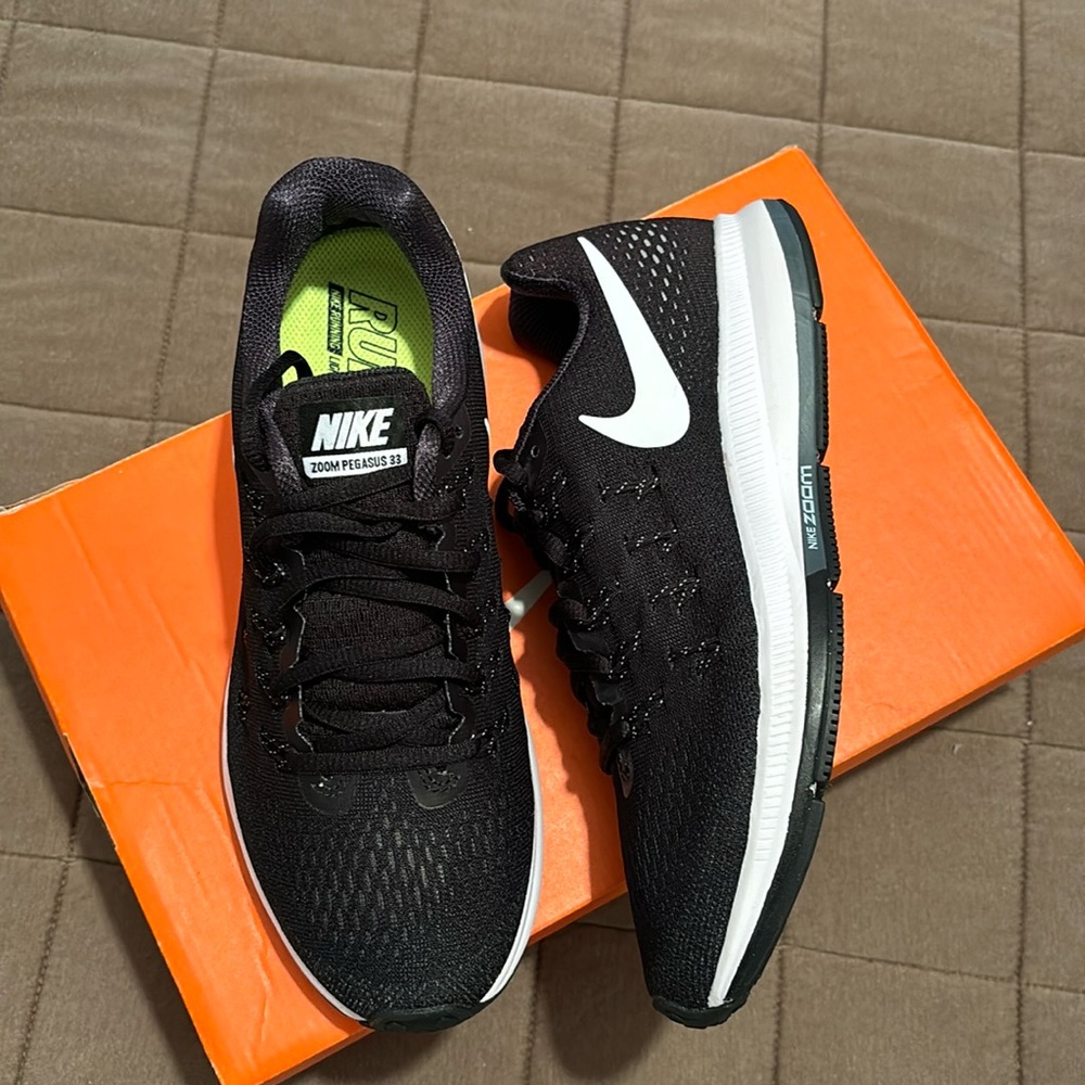 Nike Air Zoom Pegasus 33 Size 7.5
